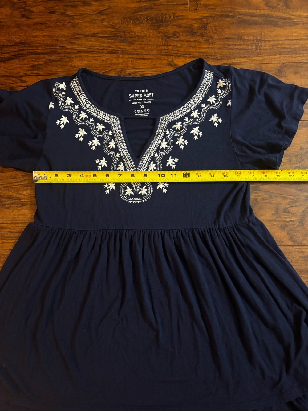 Torrid Super Soft Top Navy Blue White Floral V-Neck Short Sleeve Babydoll Blouse - Picture 4 of 8